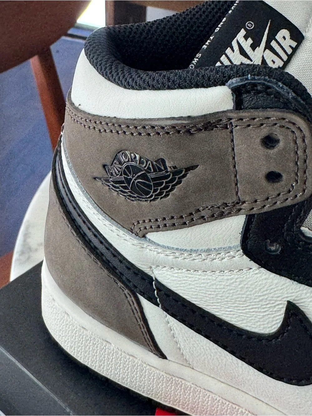 Nike Air Jordan 1 Retro High OG “Dark Mocha” size 36